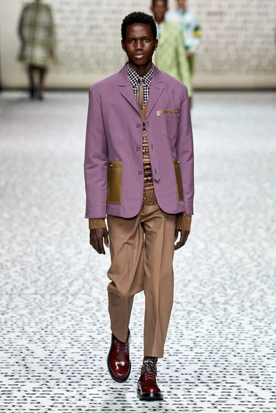 Look 10